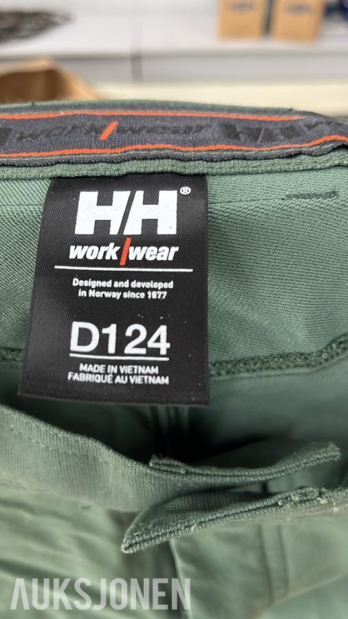 Diverse arbeidstøy og dresser
